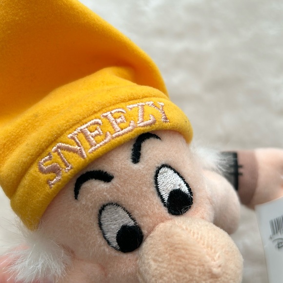 New Disney Store Sneezy Plush - Picture 4 of 4